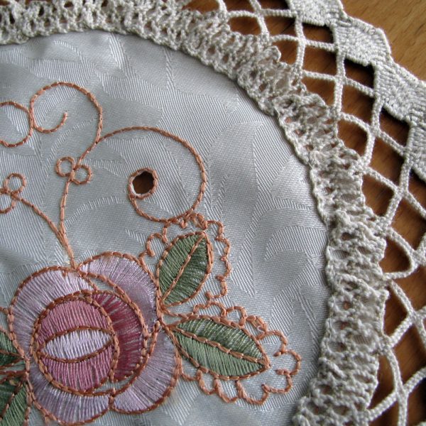 Set of 2 Embroidered Doilies Floral 10