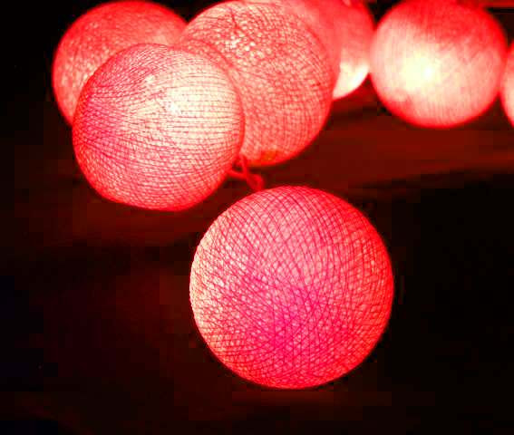 1 Set of 20 LED Red 5cm Cotton Ball Battery Powered String Lights Christmas Gift Home Wedding Party Bedroom Decoration Outdoor Indoor Table Centrepiec