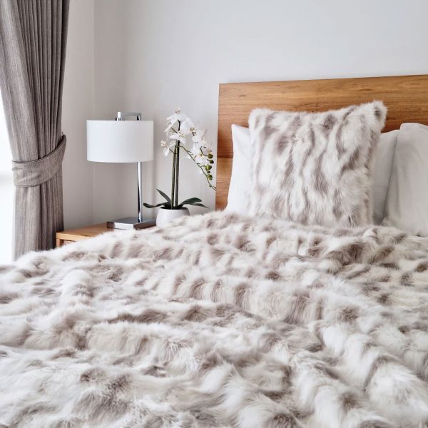 Lynx Wild Cat Faux Fur Throw Rug 130 x 160cm